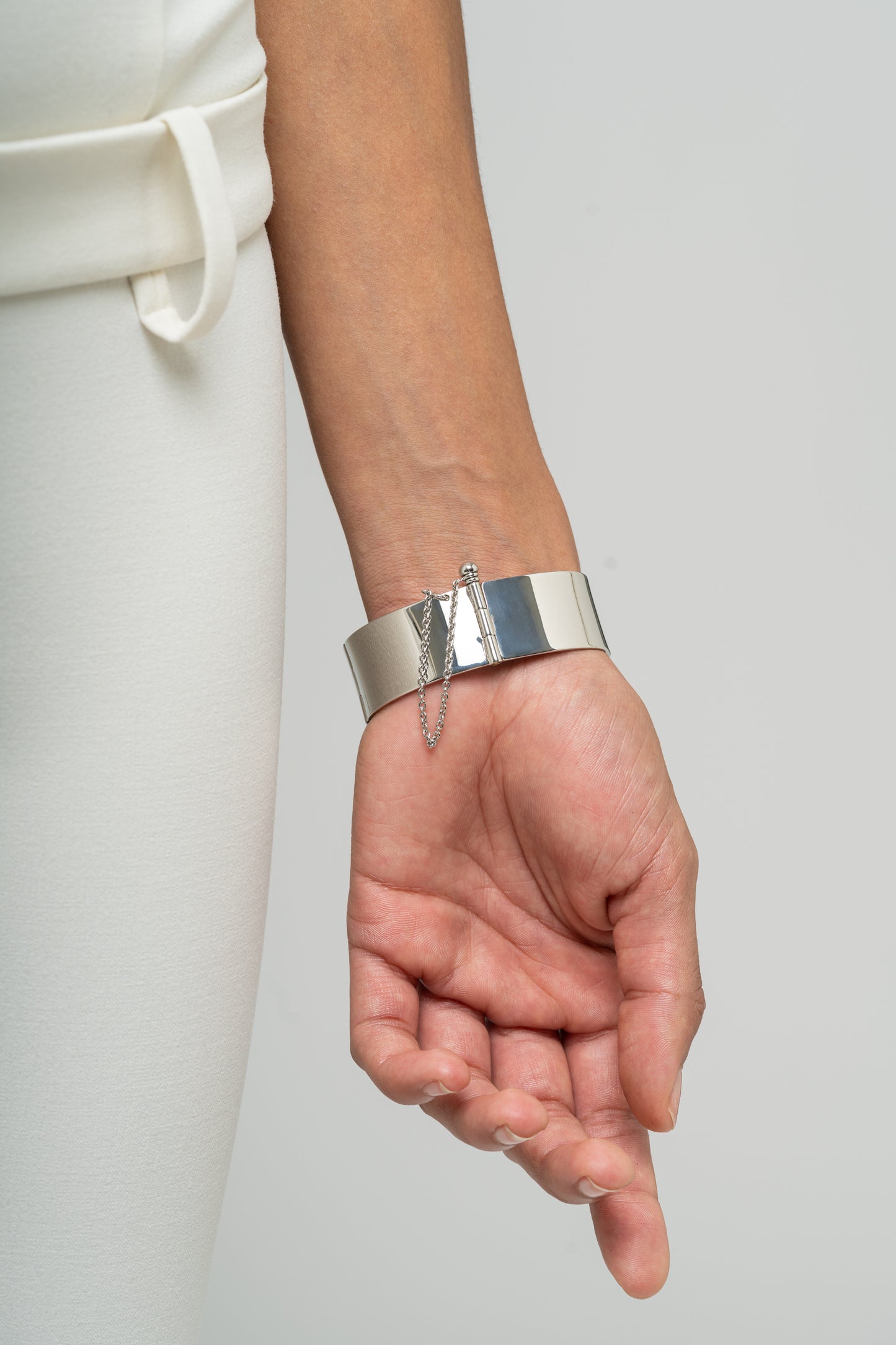 "RING" ARM CUFF