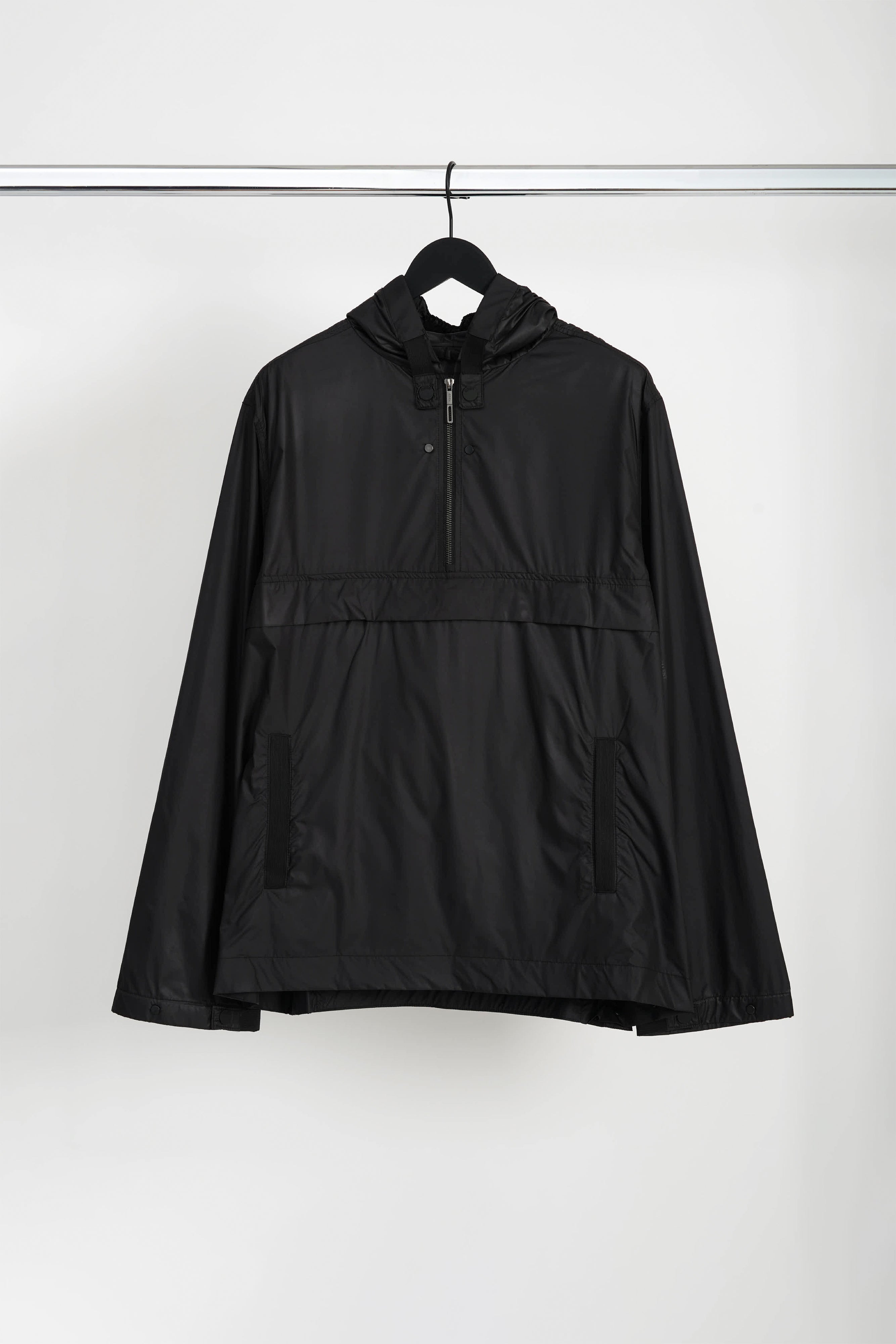 RECYCLED NYLON WINDBREAKER