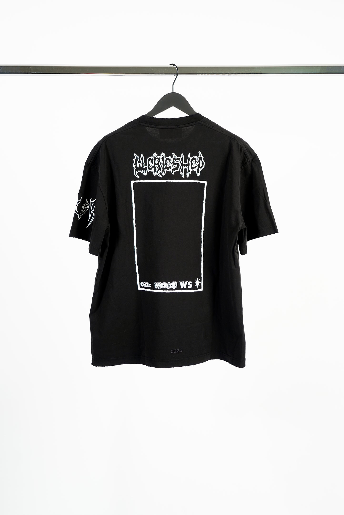 "ARMOUR" T-SHIRT