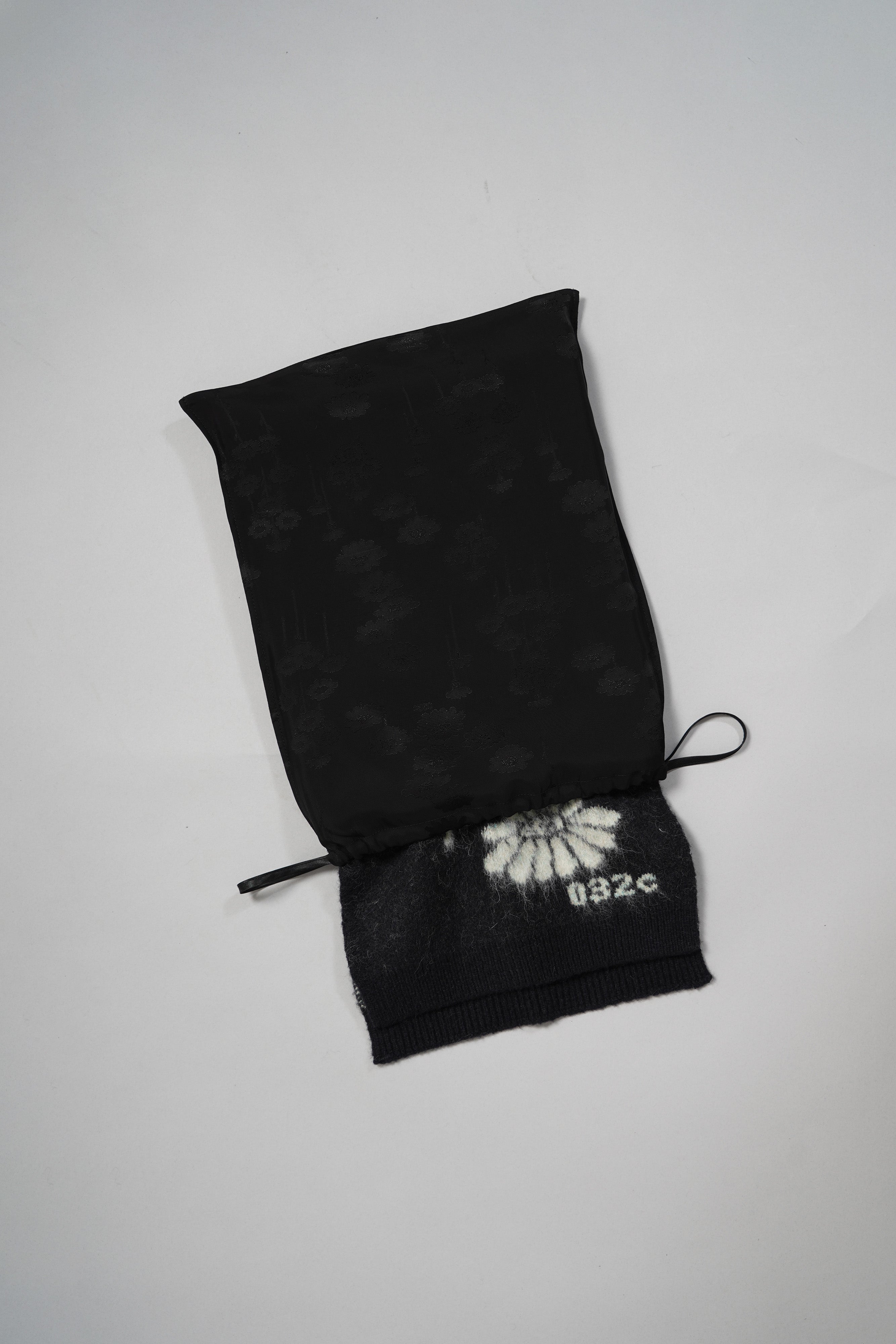 "MELTING DAISIES" SCARF