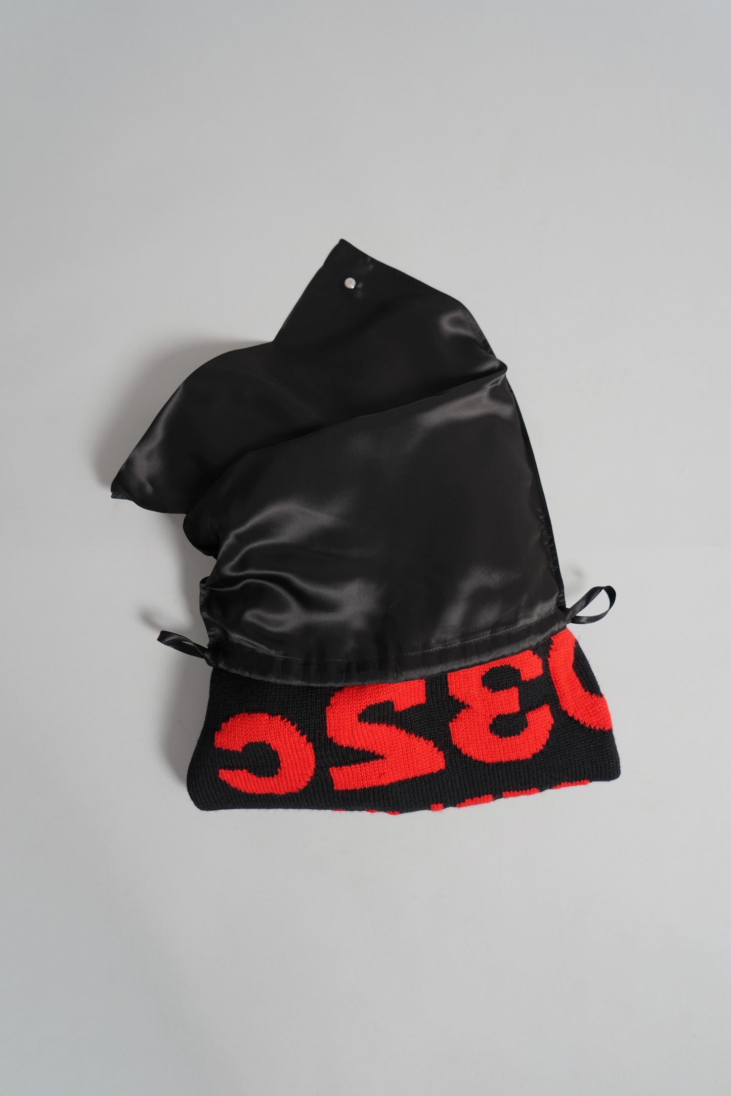 "SELFIE" SWEATER BLACK&RED